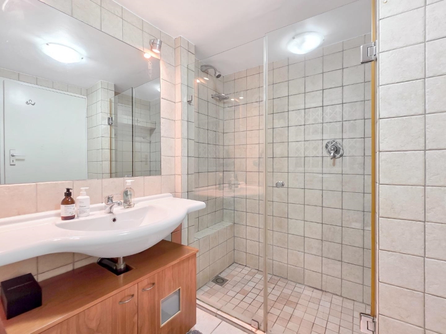 To Let 1 Bedroom Property for Rent in Clifton Western Cape